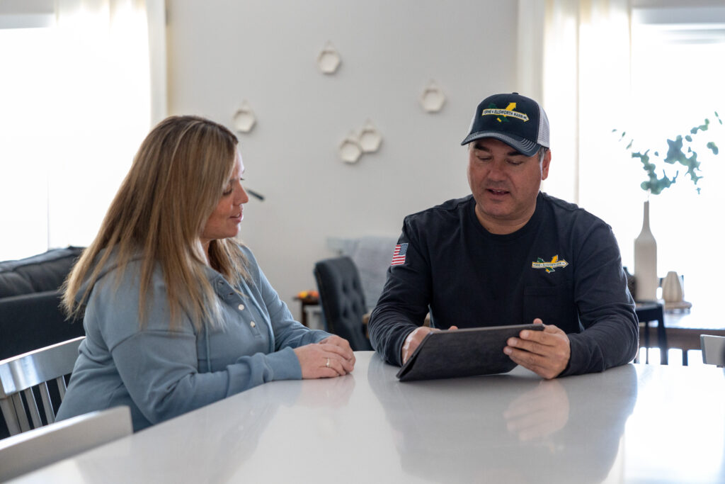 Verne & Ellsworth Hann technician speaking with a homeowner