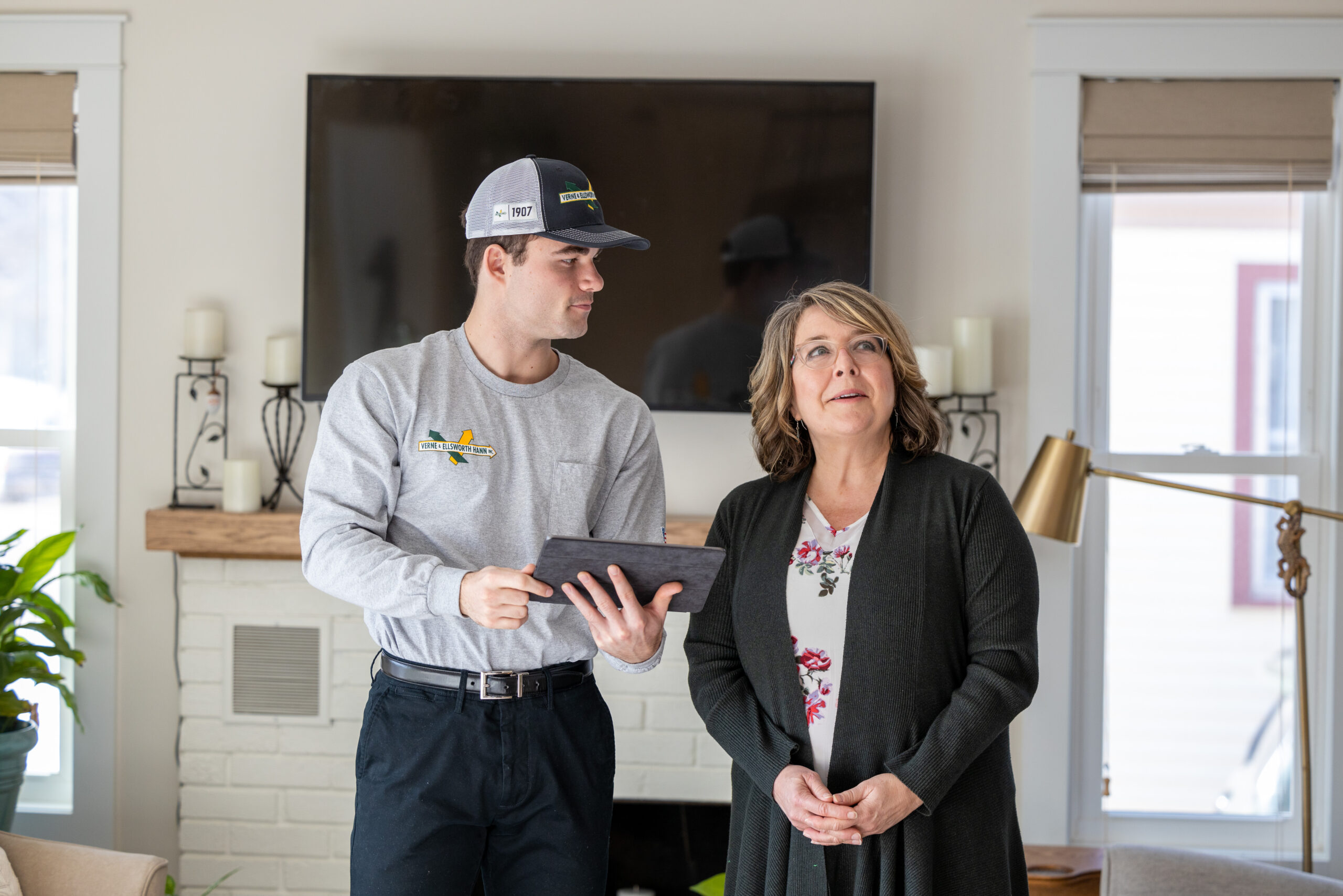 Verne & Ellsworth Hann technician speaking with a Highland Heights homeowner