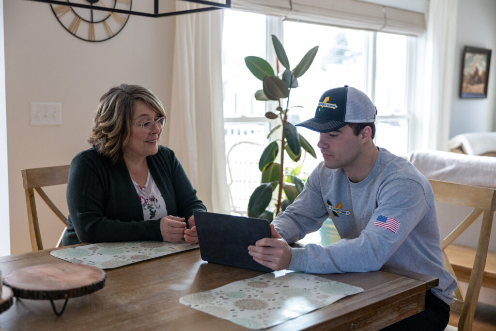 Verne & Ellsworth Hann technician speaking with a homeowner